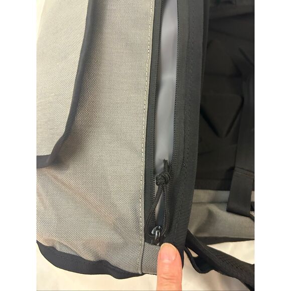 Chrome backpack Orlv 2.0 Backpack? Gray Black Buckle snap - Picture 11 of 16
